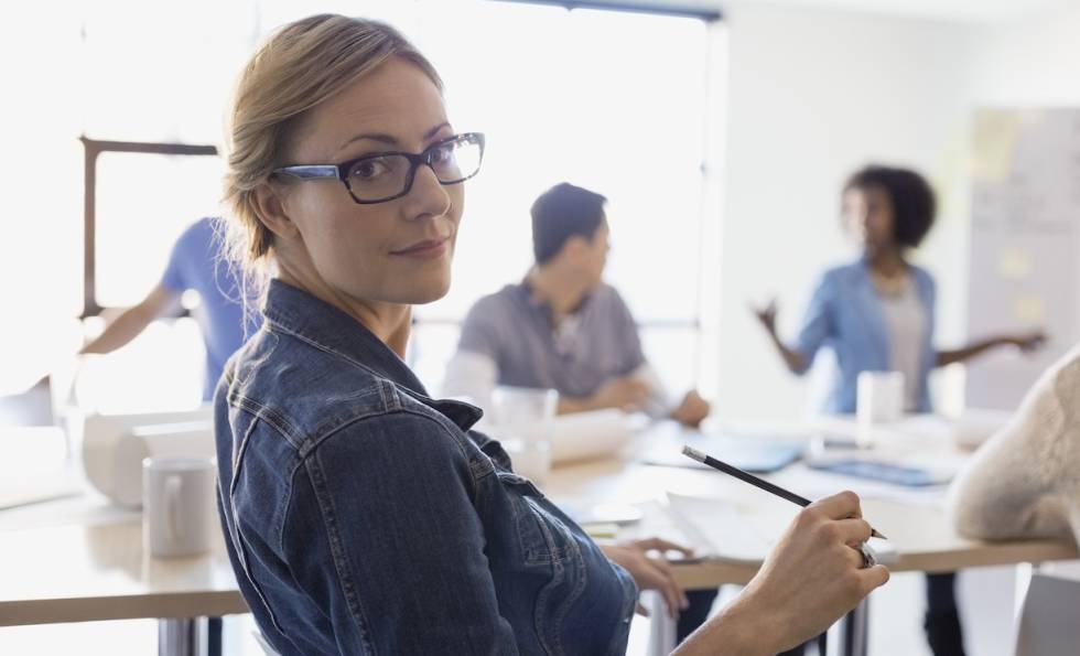 Las mujeres deben trabajar 15 meses para ganar lo mismo que los hombres en un año