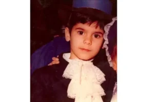 Emiliano Samar. El autor, en un acto escolar