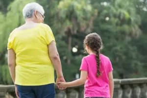 Un fallo que reconoce el aporte de cuidado de la abuela materna